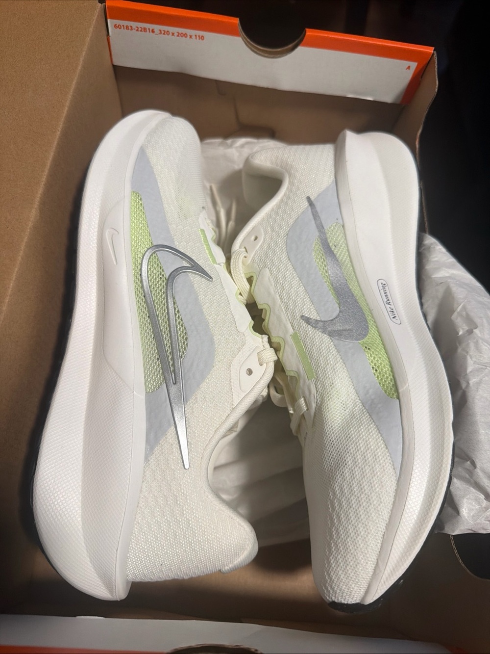 Nike Downshifter 13 Running Shoes Sail/Metallic Silver Size 7 Men . Women Sz 8.5
